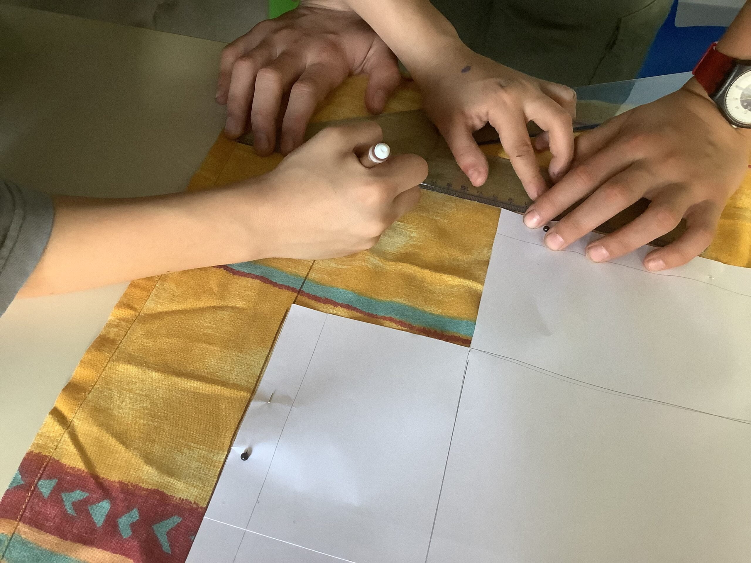 Sagoma del cartamodello riportata su stoffa